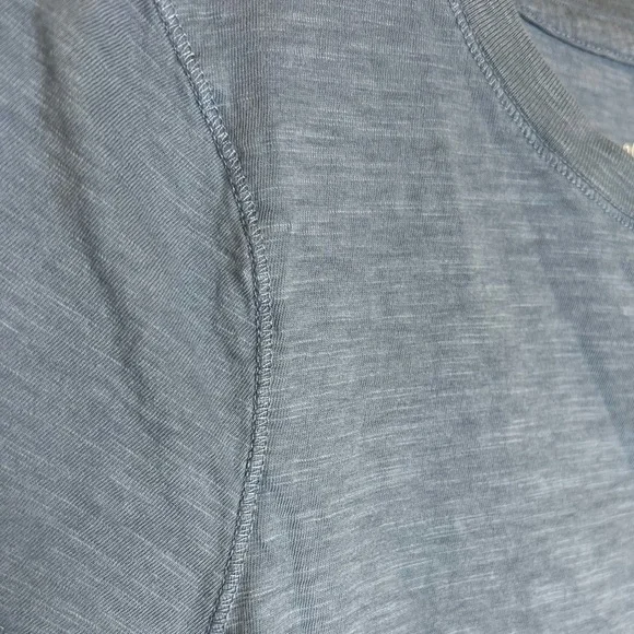 BAG159. Universal Thread Blue Heathered Short Sleeve 100% Cotton Tee M - Picture 3 of 5